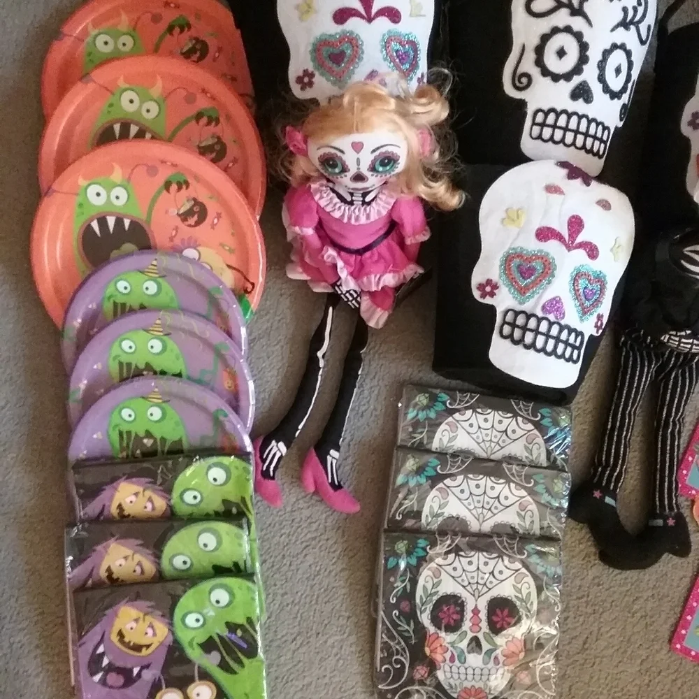 Brand new Halloween 19 piece Day of the Dead and Monster decor